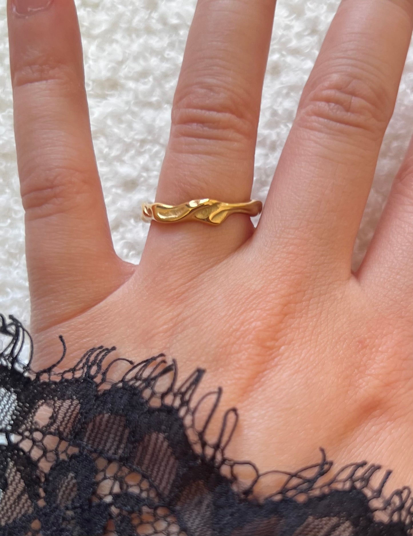 Lina Wave Ring